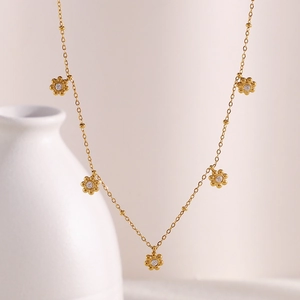 Blumen Anhänger Halskette 18K Vergoldet Edelstahl Zirkonia Eingelegt Zierliche Perlenkette Mehrere Blumen Schmuck Für Damen