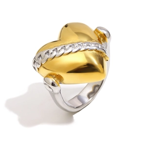 Anillo corazón 3D chapado en oro 18K con cadena cubana de plata en banda pulida