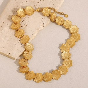 Ras de cou élégant en acier inoxydable plaqué or 18 carats avec design floral tournesol