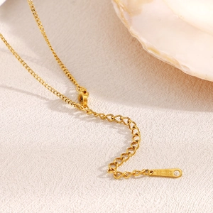 Collier en acier inoxydable plaqué or 18 carats avec fermoir homard et goutte d'eau