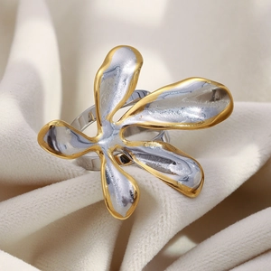 Anillo artístico bicolor chapado en oro de 18K con diseño de pétalos orgánicos de lujo