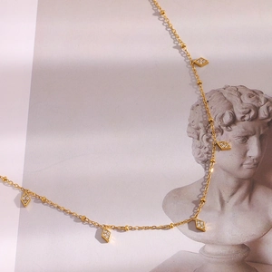 Luxuriöse 18K Vergoldete Edelstahl Rhombus Anhänger Halskette Für Damen Strass Eingelegt Perlenkette Mode Schmuck