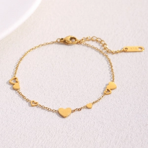 Bracelet minimaliste en acier inoxydable plaqué or 18K avec breloques en forme de cœur