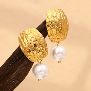 Boucles D'oreilles Puces Vintage En Acier Inoxydable Martelées Avec Placage Or 18K Et Künstliche Perle Fantaisie Ronde Pour Femmes