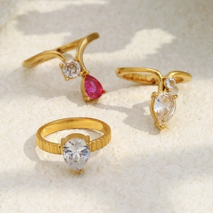 Set di anelli placcati oro 18K con pietre di zirconia cubica rosa e trasparente