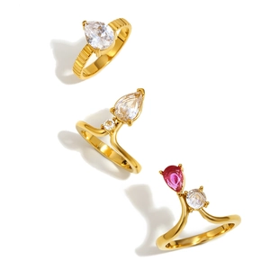 Anelli placcati oro 18 carati con zircone a goccia e pietre color rubino in stile corona
