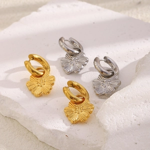 Retro Flower Pendant Hoop Earrings Stainless Steel 18K Gold Plated Minimalist Light Luxury Jewelry For Women
