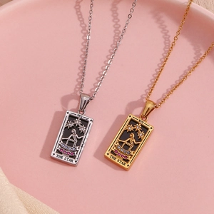 Detail von Tarot-Halsketten in 18K Gold und Silber mit Der Stern Emaille-Anhänger