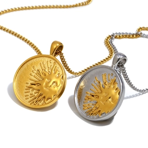 Colliers en acier inoxydable plaqué or 18 carats avec pendentif soleil bicolore