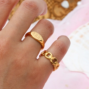 Anelli minimalisti in acciaio inossidabile placcato oro 18K con incisione 333 e catena