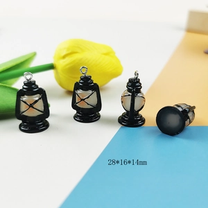 Set de 4 dijes de lámpara de aceite retro en resina con anillos para joyería DIY