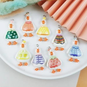Süße Cartoon Harz Ente Charms Für DIY Schmuckherstellung Schlüsselanhänger Anhänger Zubehör Mit Verschiedenen Kleidungsmustern Dekor