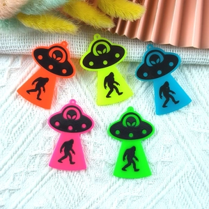 Acryl UFO Alien Bigfoot Anhänger Für Die Schmuckherstellung Lustige Sci-Fi Charms Für DIY Ohrring Halskette Zubehör