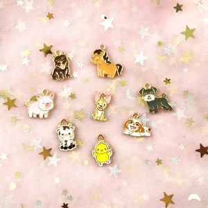 Set de 8 dijes de animales de colores en aleación para joyería DIY con perro, cerdo y vaca