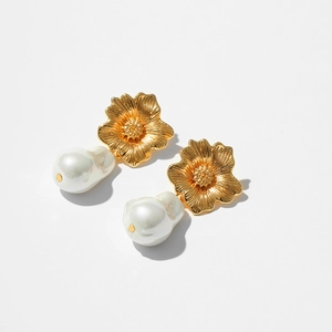 French vintage baroque pearl earrings with 18K gold plated flower design in 45-degree view