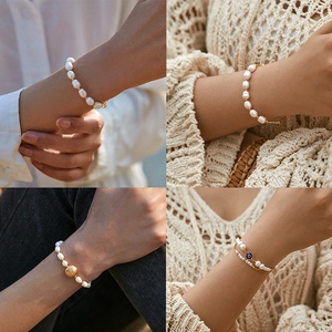 Elegante Bracciale di Perle d'Acqua Dolce Placcato Oro 18K per Donna Vintage Fatto a Mano con Perle di Conchiglia e Ciondolo Occhio