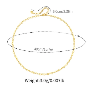 Vista detallada del collar de eslabones de corazón dorado de 40 cm con medidas y peso