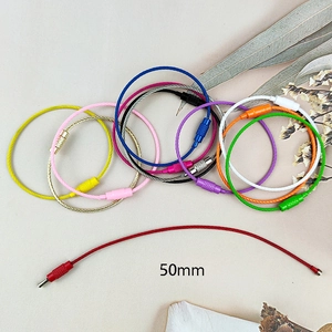 Bunte 50mm Edelstahl-Drahtschlüsselanhänger mit sicherem Schraubverschluss in vielen Farben
