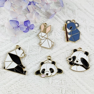DIY sieraden bedels set met emaille dierontwerpen zoals panda's en koala's in goudkleur
