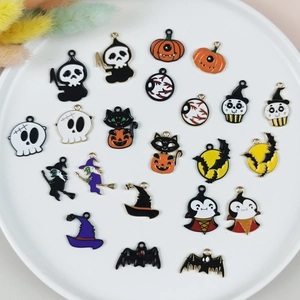 22-delige Halloween emaille bedeltjesset met pompoen-, spook- en heksenontwerpen