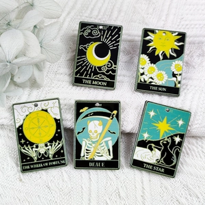 Tarot-Anhänger aus Acryl Set mit Sonne Mond und Totenkopf für DIY Halloween Ohrringe