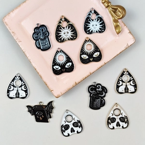Pendentifs en Émail Planchette Occultes Gothiques en Alliage Soleil Lune Chat Fantôme Tasse de Café Squelette pour Bijoux DIY