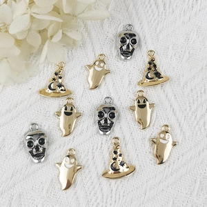Halloween alloy charm set featuring silver skull, gold ghost, and black wizard hat pendants