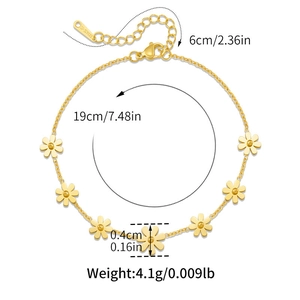 Detail view of the daisy chain bracelet with technical size and weight specifications