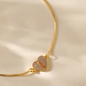 Minimalist 18K gold plated heart bracelet with zircon pavé and creative crack design