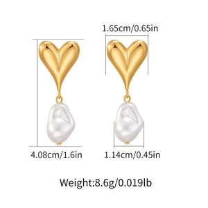 Detailed technical diagram of heart-shaped pearl earrings showing dimensions and weight