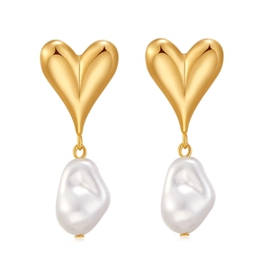 Elegant gold heart earrings with white baroque pearls in a French vintage style