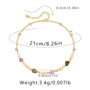 Detalle de tobillera con cristales rosas, dimensiones y cadena dorada para mujer