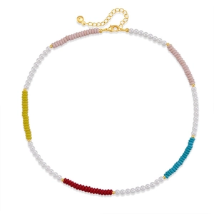 Bohemian parelketting met kleurrijke turquoise kralen en gouden verstelbare sluiting