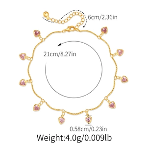 Détail d'une chevillère plaquée or 18 carats avec cœurs roses et marquages de taille