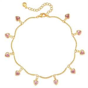 Vue détaillée de la chevillère cœur dorée avec cristaux roses et fermoir mousqueton réglable