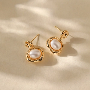 Vintage style 18K gold plated irregular metal frame earrings with white pearl pendants