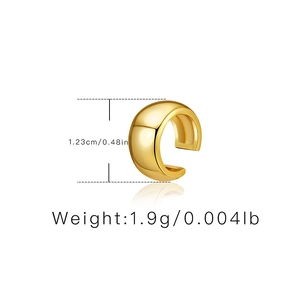 Manchette d'oreille dorée en C avec dimensions 1,23 cm et spécifications de poids 1,9 g