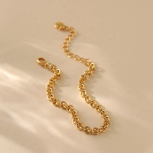 Klassisches Armband mit 18 Karat Vergoldung, Rolo-Kette und verstellbarem Karabiner
