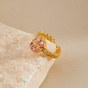 Anillo dorado estilo francés de eslabón cubano con circón rosa rectangular y cruzado