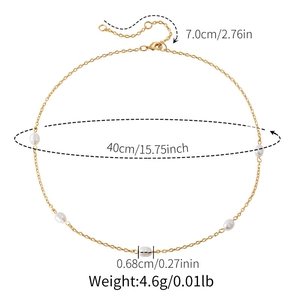 Detail view of 40cm gold necklace with 5 white pearls and lobster clasp dimensions