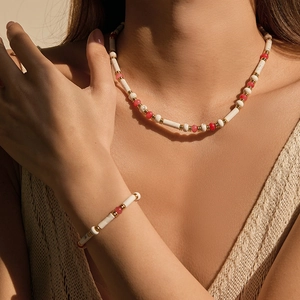Ensemble collier et bracelet en perles de turquoise faites à la main avec plaqué or