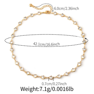 Gedetailleerd overzicht van bloem hanger ketting met maten en verstelbare gouden ketting