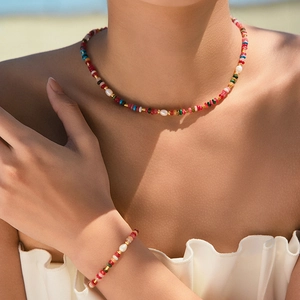 Parure bohème collier et bracelet en perles colorées et perles d'eau douce femme