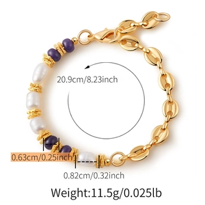 Dettaglio del bracciale dorato con perle e perline viola completo di misure e dimensioni