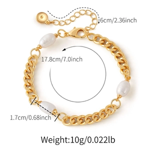 Dettagli dimensionali del bracciale bohémien dorato con eleganti perle bianche