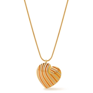 Collana in oro lucido con ciondolo a cuore in smalto a strisce arancioni e rosa su bianco