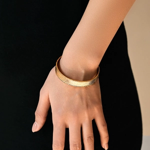 Unregelmäßiges 18K vergoldetes breites Armband im Vintage-Stil mit mattierter Oberfläche