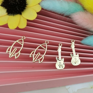 Gold Legierung Rakete Gitarre Anhänger Hohl Emaille Gitarre Charms Für DIY Halskette Armband Ohrring Schmuckherstellung Zubehör