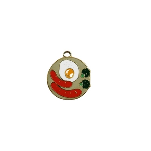 Miniatur Emaille-Anhänger mit Spiegelei und Würstchen für DIY-Schmuck und Bastelprojekte