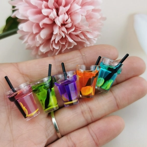 Mini pendentifs de boisson en résine en cinq couleurs pour boucles d'oreilles DIY